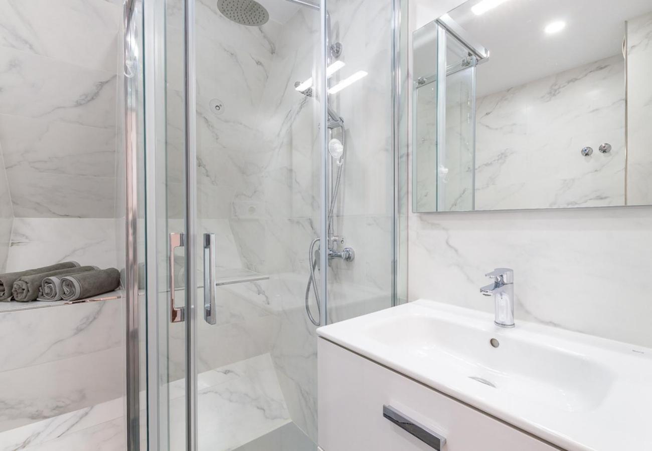 Reformado Apartamento En El Centro Con Vista Al Mar Торремолінос Екстер'єр фото